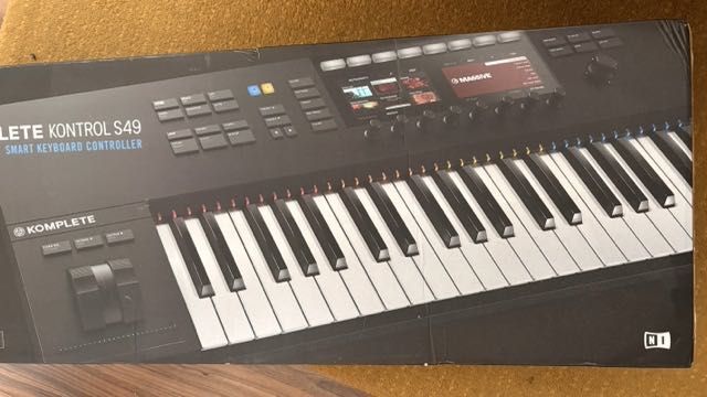 Teclado MIDI Native Instruments Komplete Kontrol S49 Como Novo