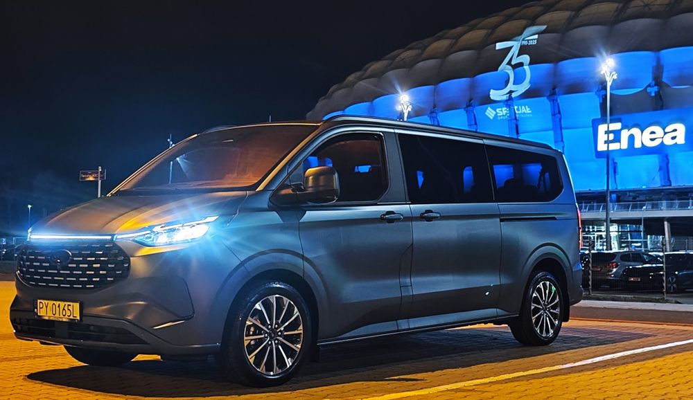 Profesjonalny przewóz 7 osób nowym hybrydowym busem / vanem Poznań