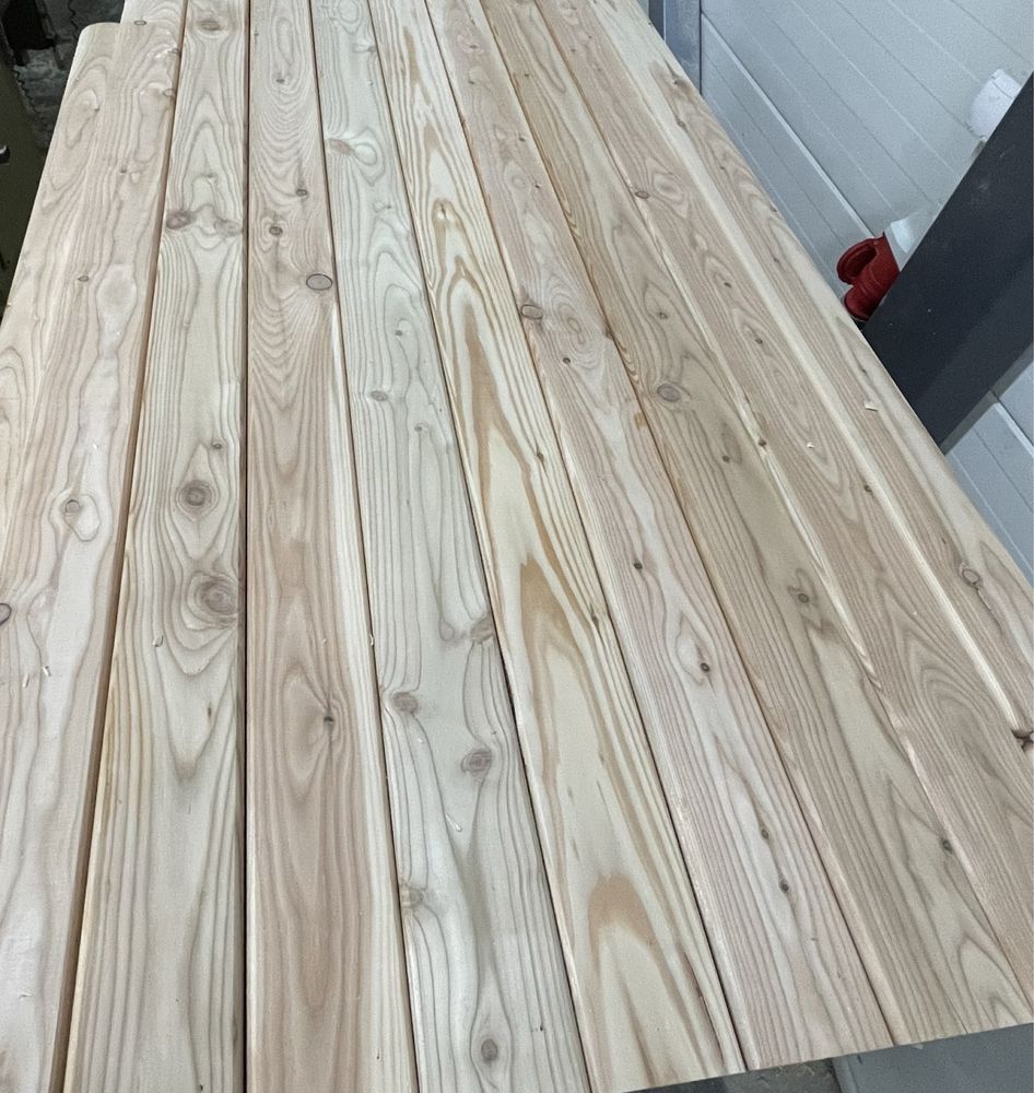 Deska strugana 18x90 MODRZEW szlifowana, sucha, przęsła POZIOME balkon