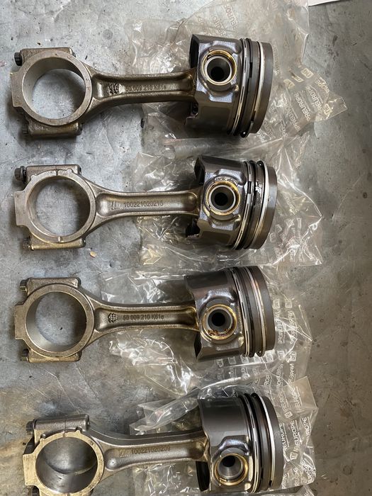 Шатуни і Поршня Таурег, Т5 з 2.5 тді