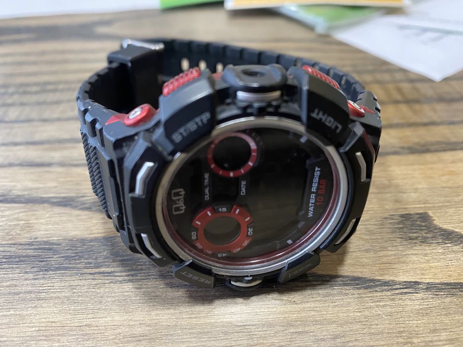 Продам годинник в гарному стані,захист від пилу та води,без торгу