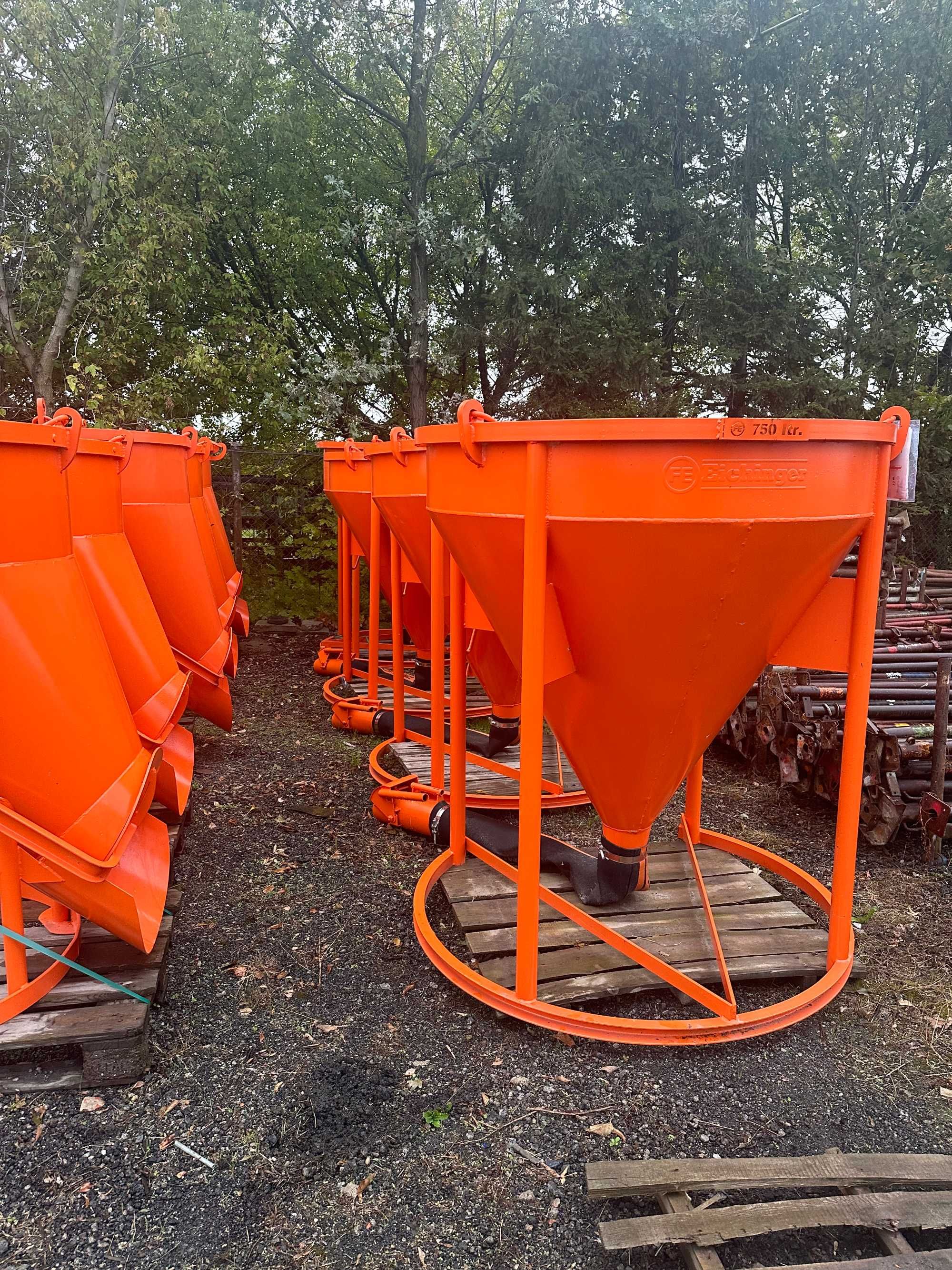 Pojemnik zbiornik dźwigowy beton Eichinger 750L kubeł betonowania 10