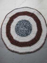 Okrągły wełniany dywanik hand made