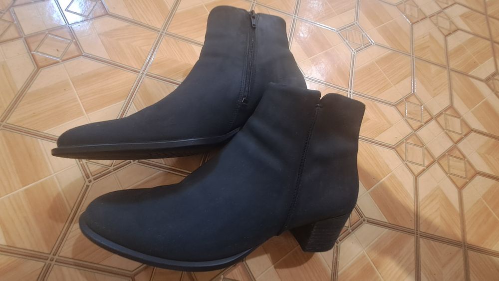 Ботильйони жіночі ЕССО, розмір 42