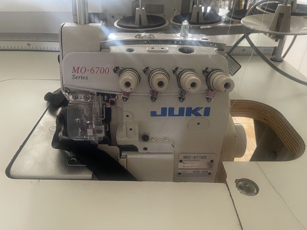 Overlock JUKI 6700