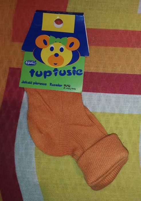 Pomarańczowe skarpetki nad kostkę
