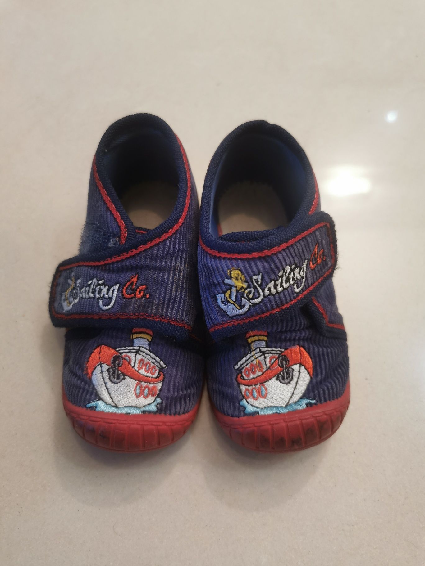 Buty, kapcie rozmiar 21