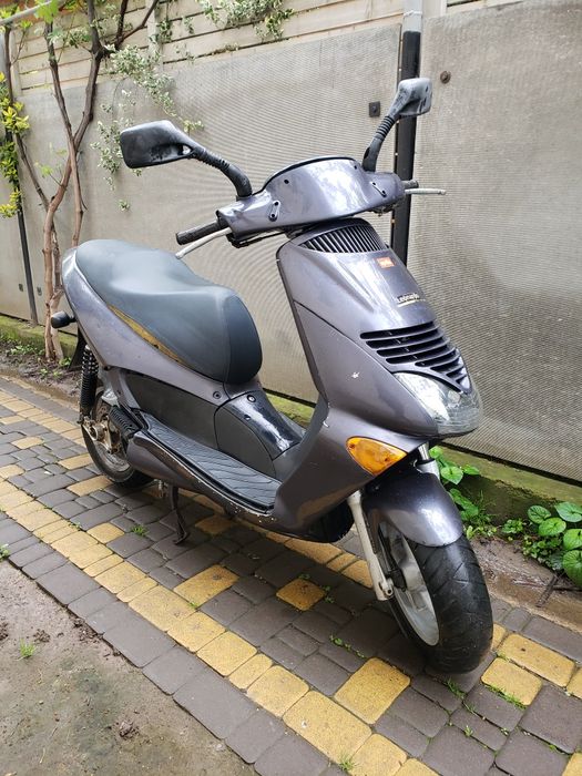 Скутер Aprilia Leonardo 125