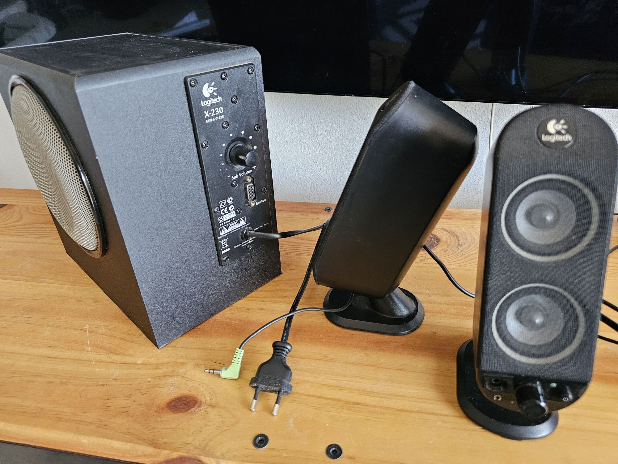 Colunas 2.1 Logitech x230