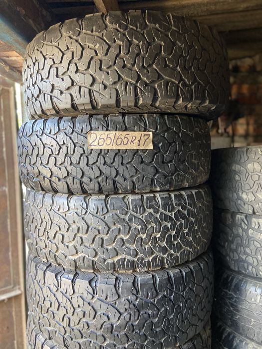 Продам шини  265/65/70. Р17,А/Т,M+S,болото