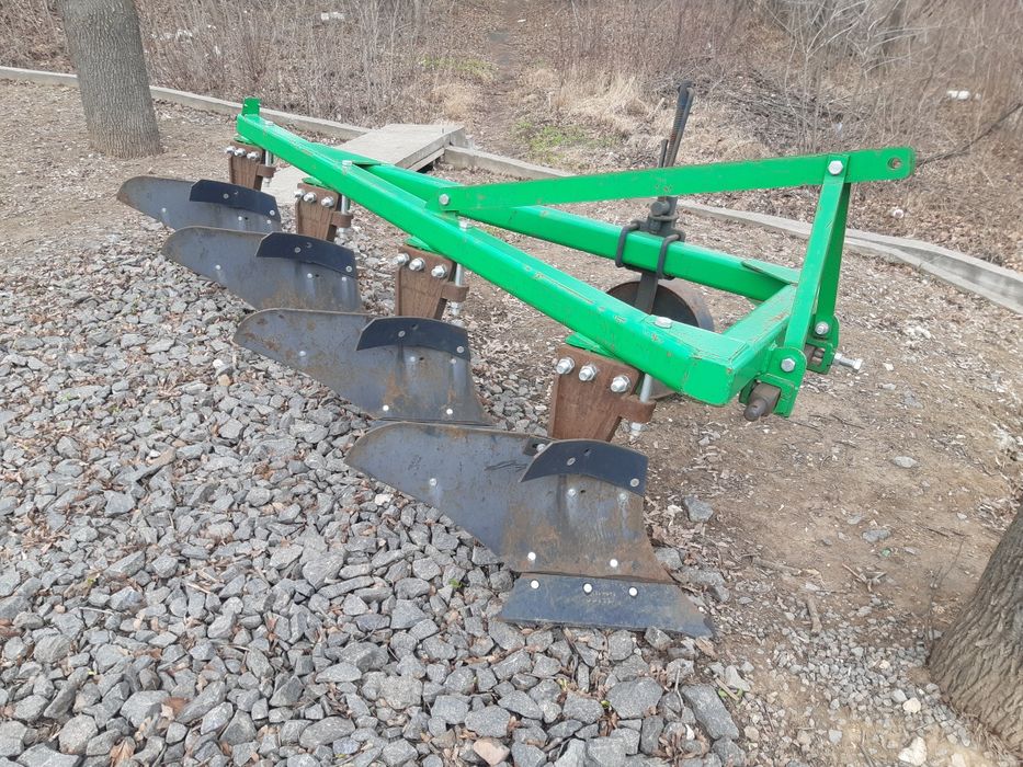 Плуг ПЛН 4 корпуси Велес Агро  углоснім  Оригінал на МТЗ трактор