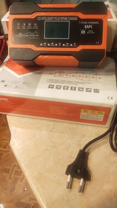 Автомобильное зарядное устройство 12 ампер , зарядка для акб , автомат