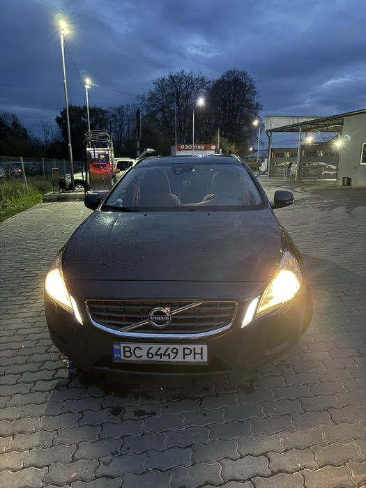 Volvo V60 2011 продам