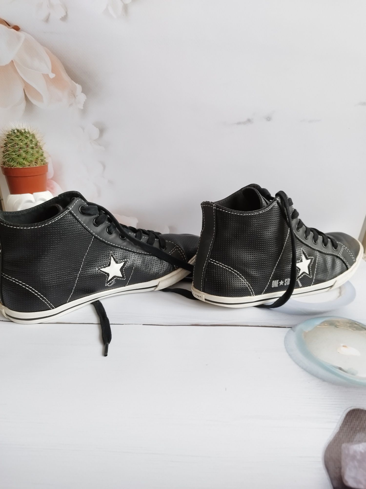 stylowe buty sportowe Converse w rozmiarze 36 w kolorze czarnym