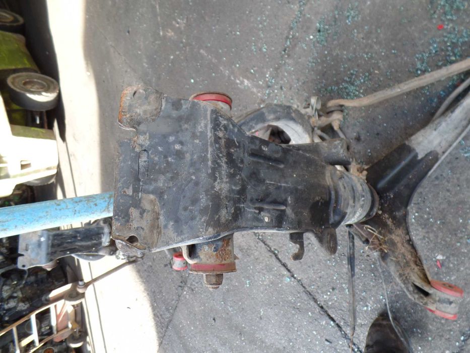 Lis5 Mocowanie amortyzatora audi a4 b5 QUATTRO prawy tylny