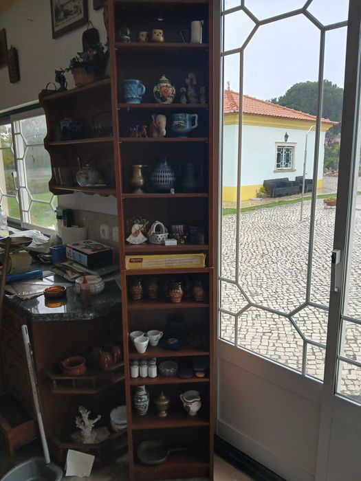 2 estantes em madeira, para miniaturas