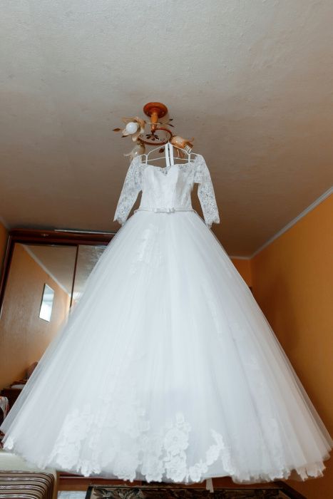 Весільна сукня, не вінчана