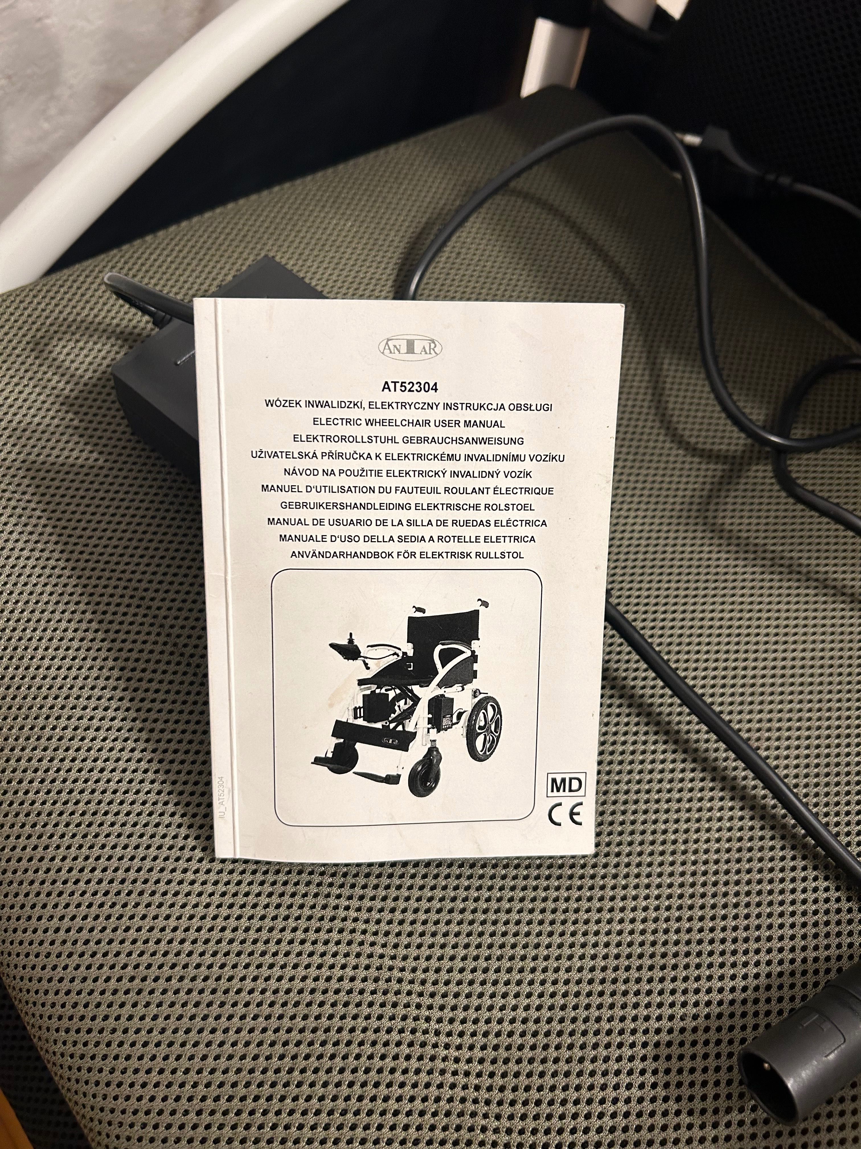 Wózek inwalidzki elektryczny AT52304