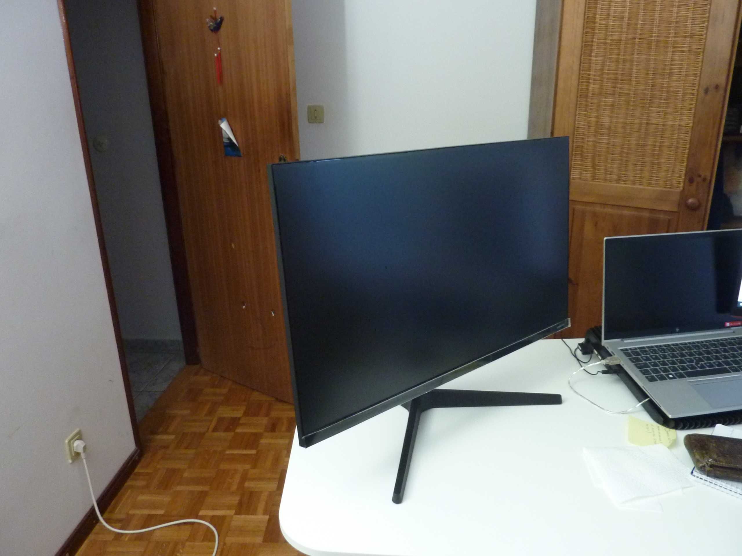 Monitor SAMSUNG (27'' - Full HD - IPS - FreeSync Premium)