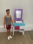 Lalka Ken Barbie z toaletką