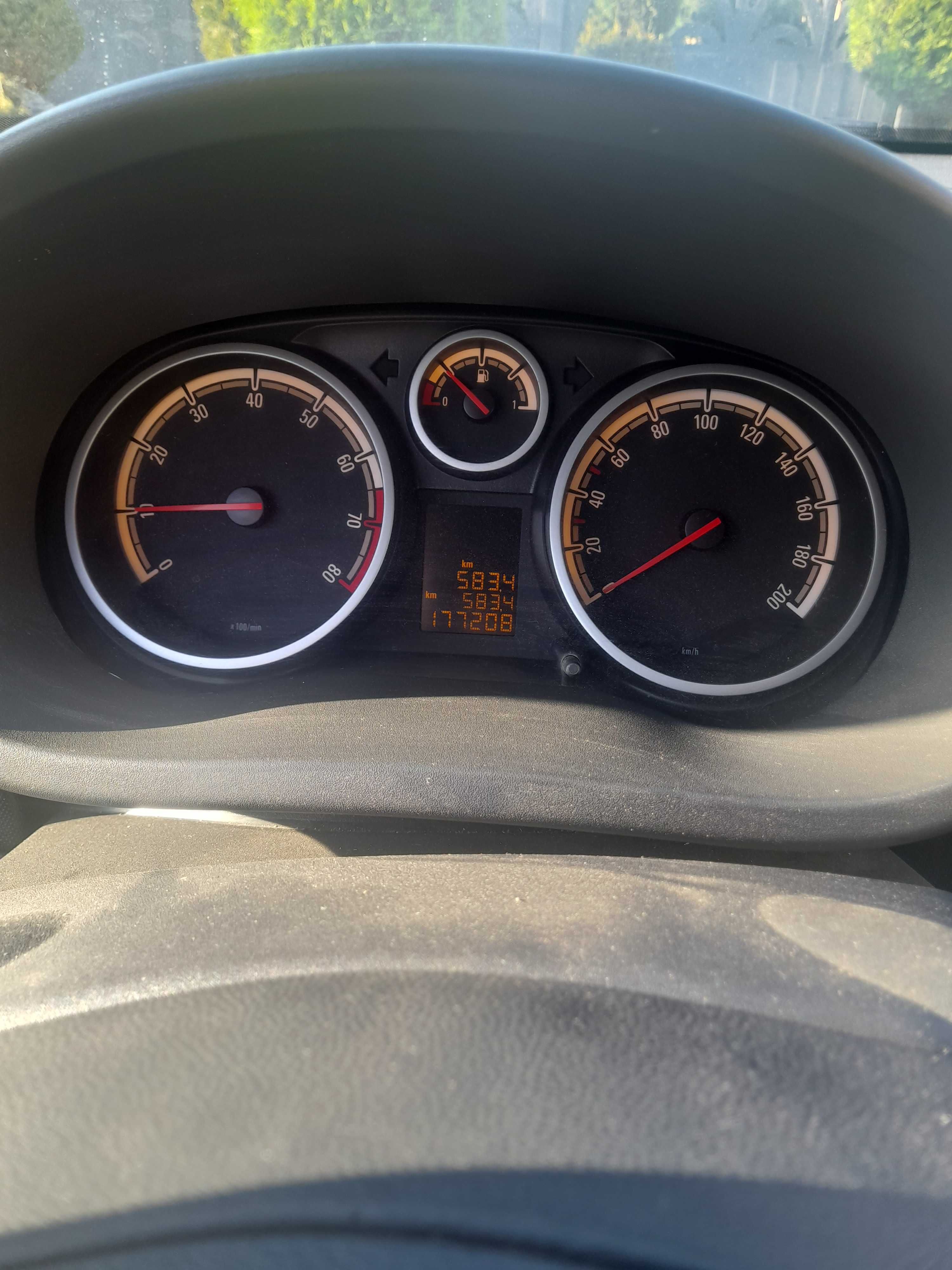 Opel corsa d 1.4 2010r