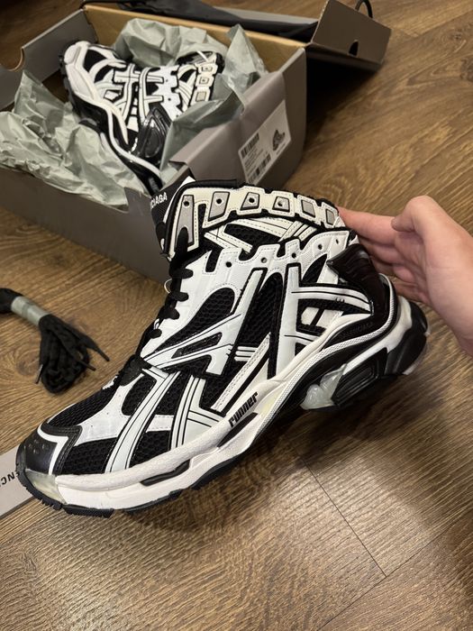 Нові Balenciaga Runner High Top вже в наявності в Україні