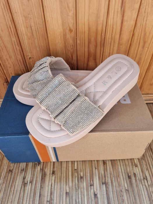 Женские шлопанцы