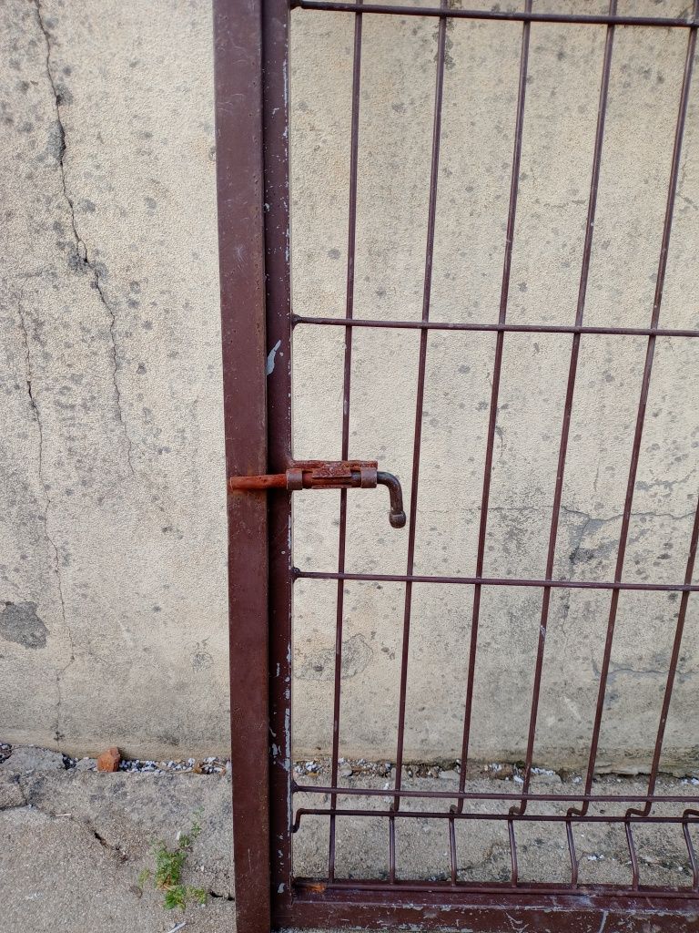 Vendo Portão em ferro