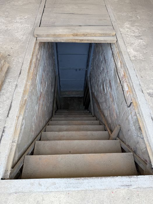 Гараж на Героїв Крут 27