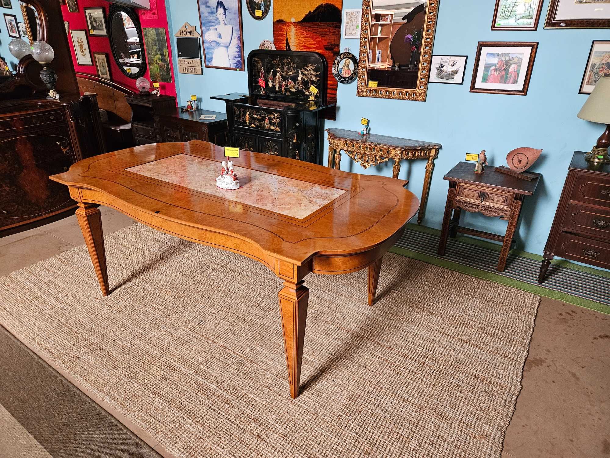 Excelente mesa de sala em madeira com centro em ped