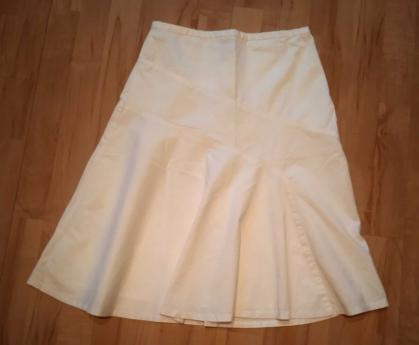 Spódnica letnia lekko  kremowa nieregularnie rozkloszowana GAP