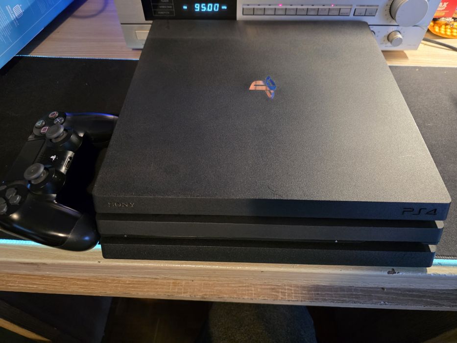 Sprzedam PS 4 Pro 1.tb Plus 13 Gier
