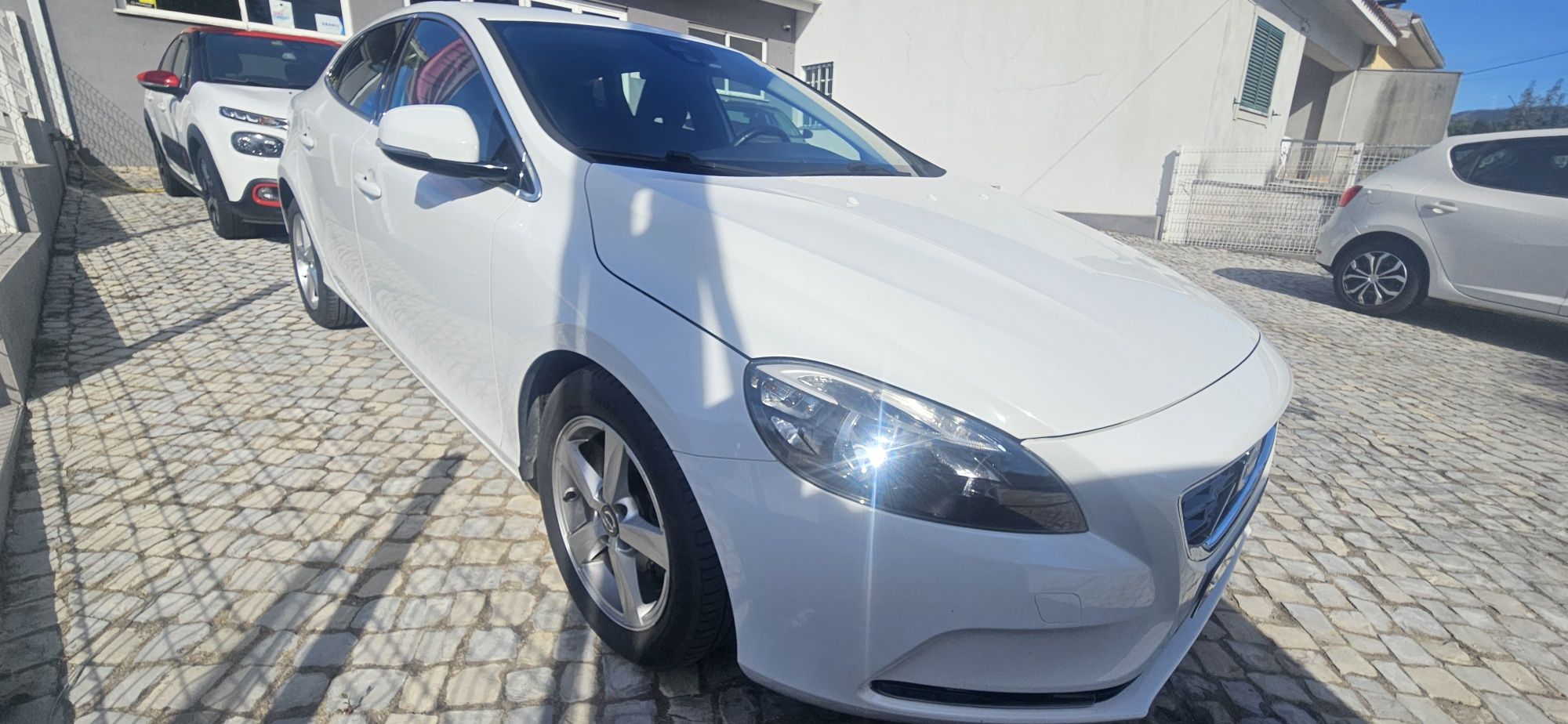 Volvo v40 1.6D 160€/Mês