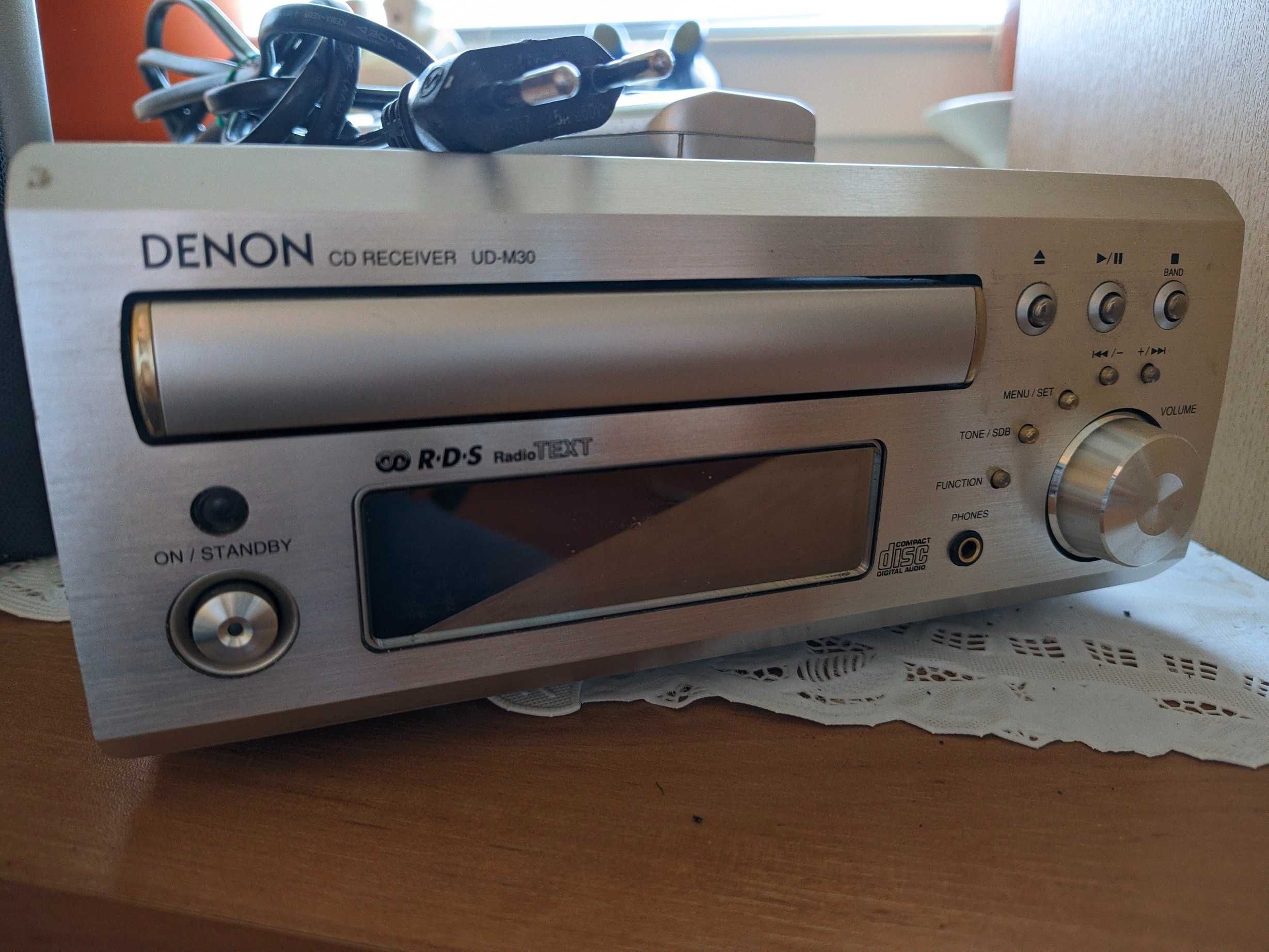 CD player Denon UD-M30 wraz z 2 głośnikami Denon SC-35