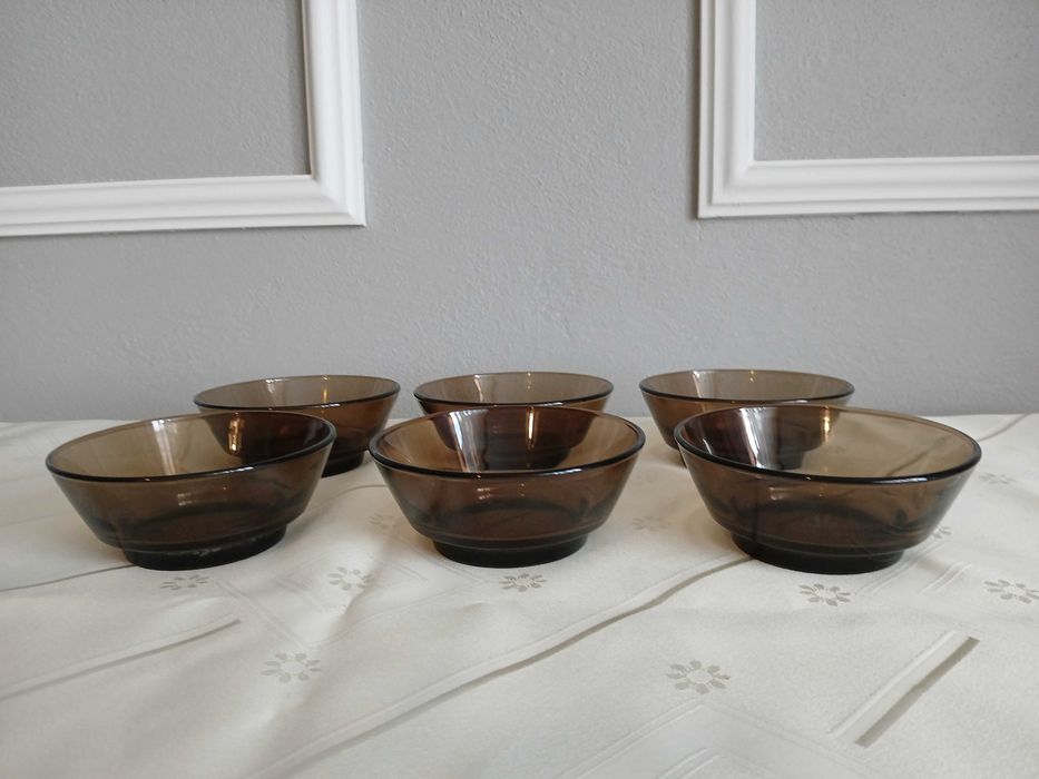 Miseczki, salaterki z ciemnego szkła