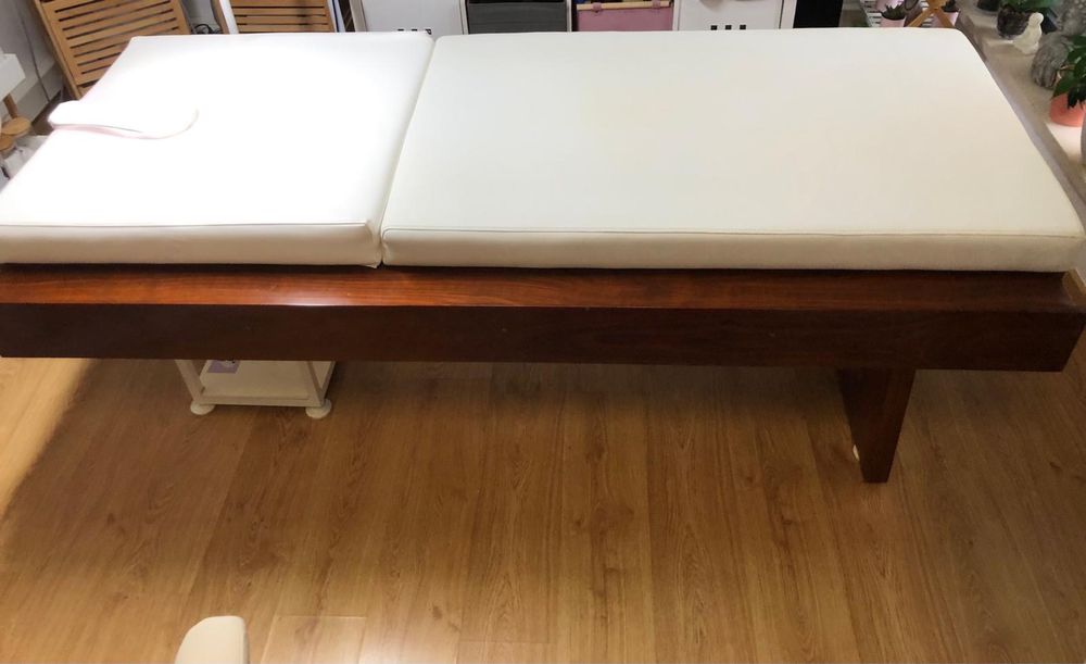 Marquesa com abertura das laterais em madeira  Spa