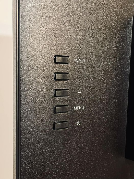 Monitor 27 cali w bardzo dobrym stanie .