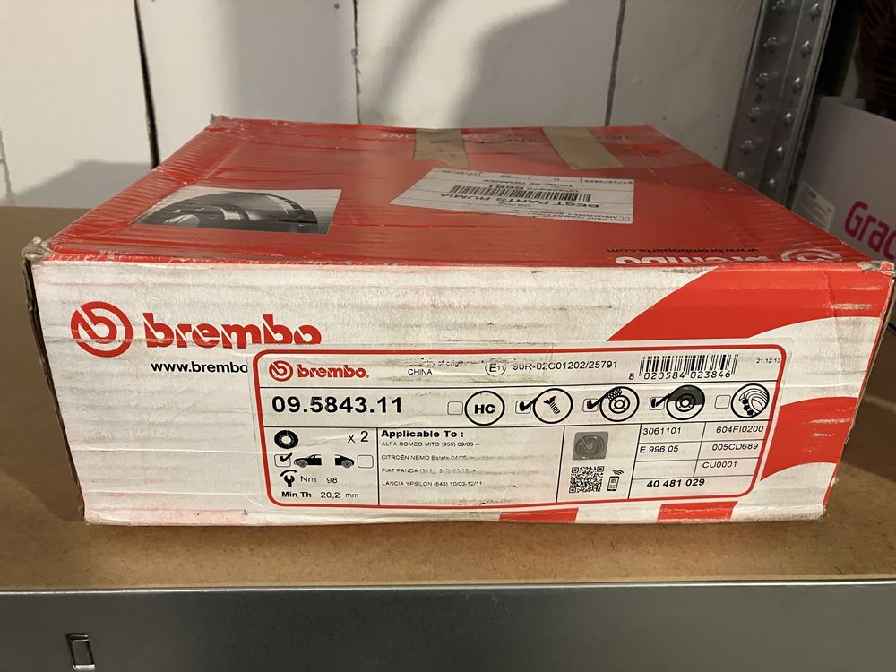 Brembo 09.5843.11 Tarcze hamulcowe wentylowane