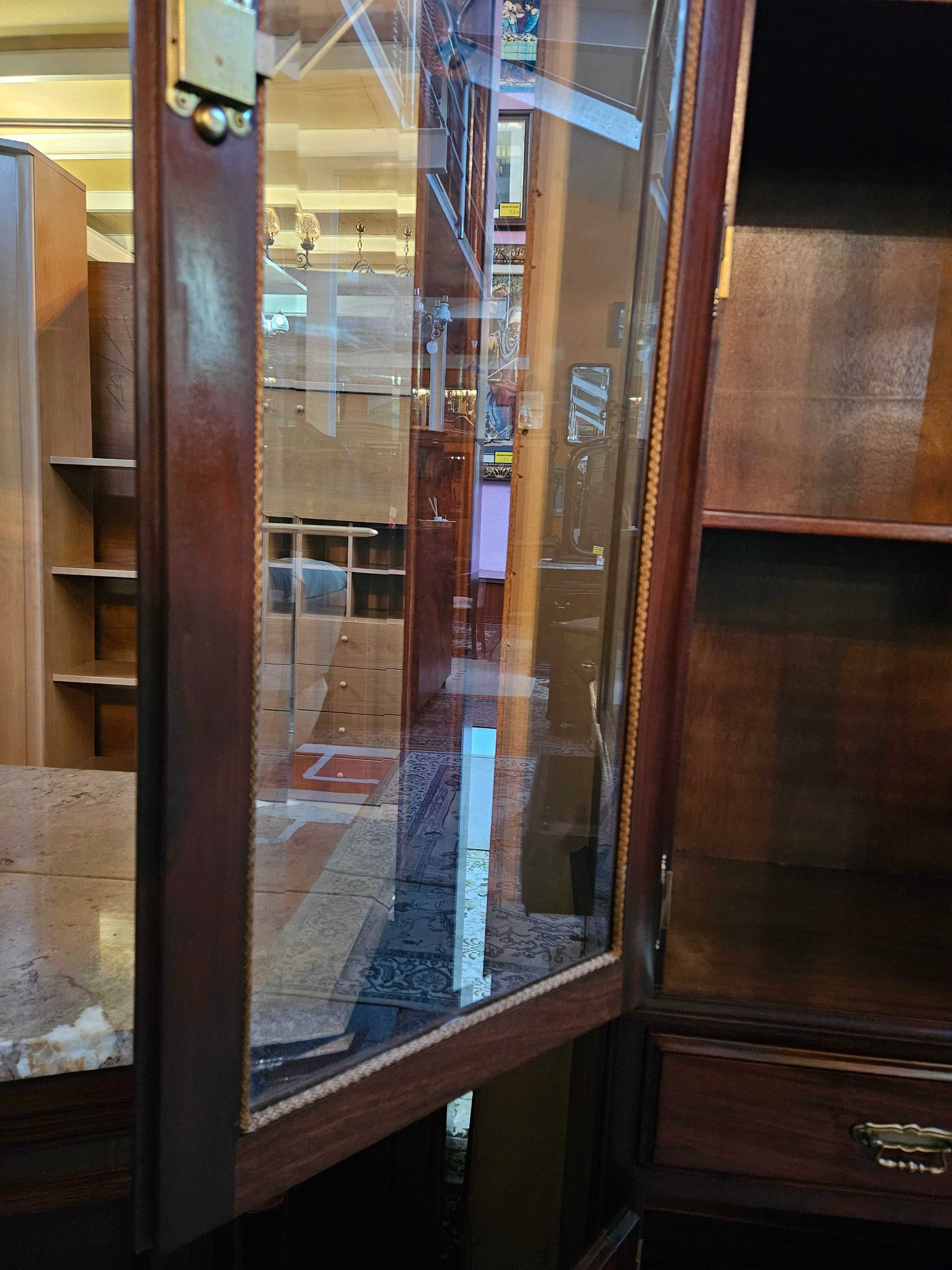 Livreiro em madeira com portas em vidro- óptimo estad
