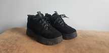 Czarne buty z born2be