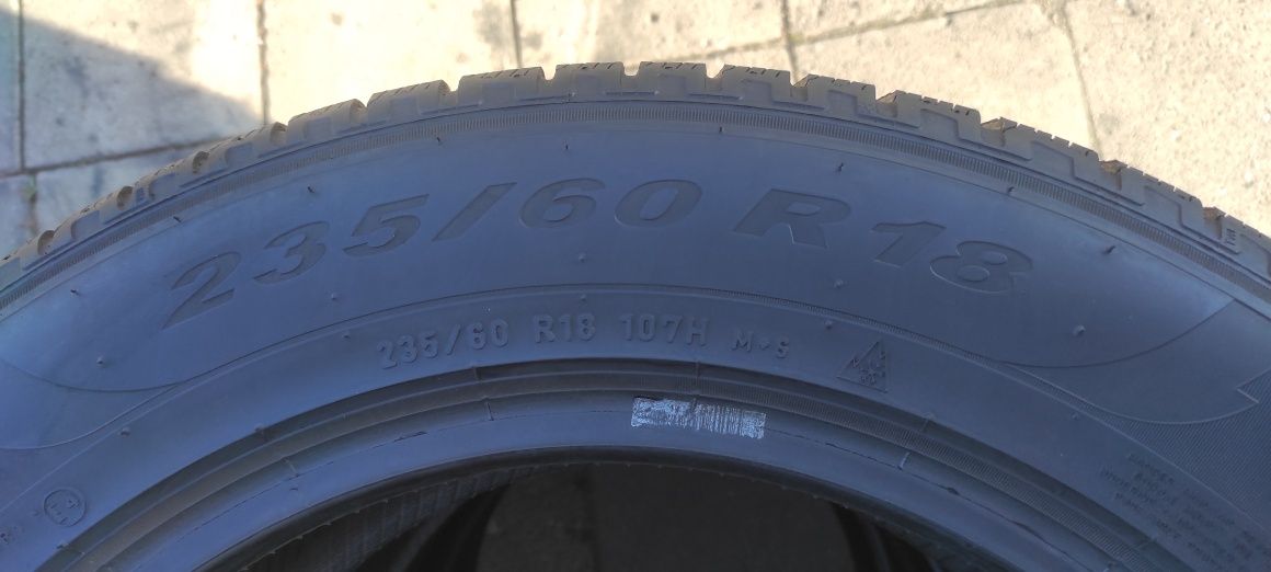 82 Opony Zimowe Pirelli 235/60/18 Bardzo Ładne