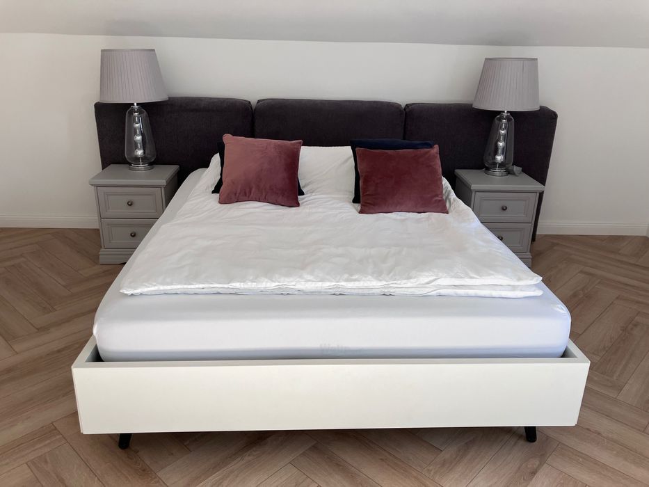 Łóżko sypialniane BoConcept wraz z materacem