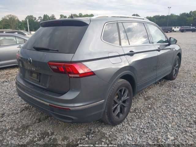 2024 VOLKSWAGEN TIGUAN 2.0T SE в дорозі