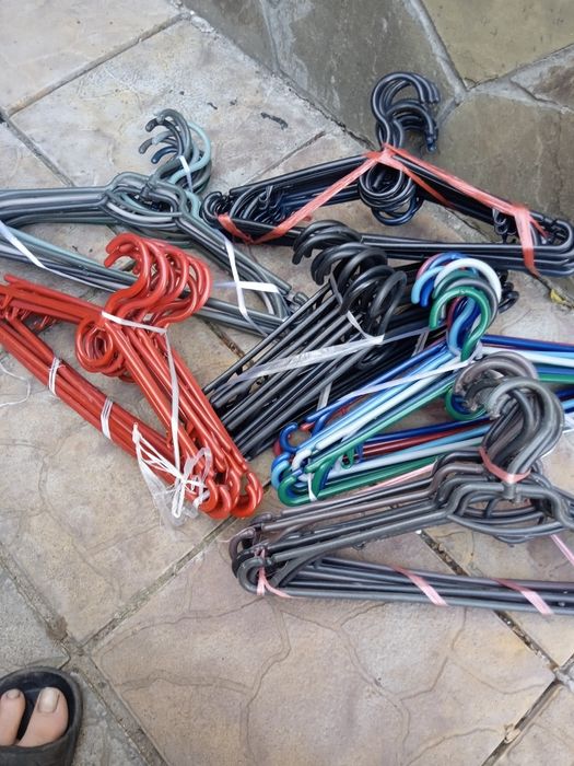 Вішалки для одягу.нові і б/у в гарному стані.