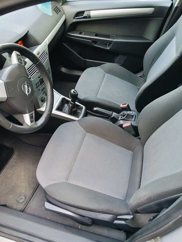 Samochód osobowy Opel Astra
