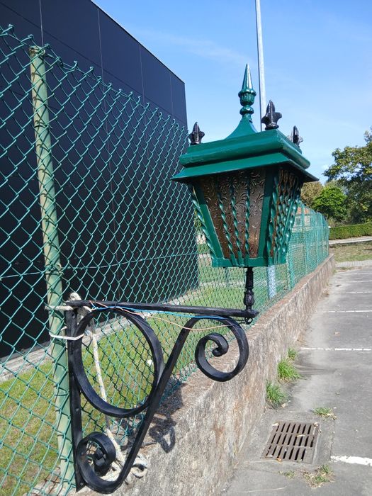 Grande e Antigo Candeeiro de Exterior em Ferro Forjado