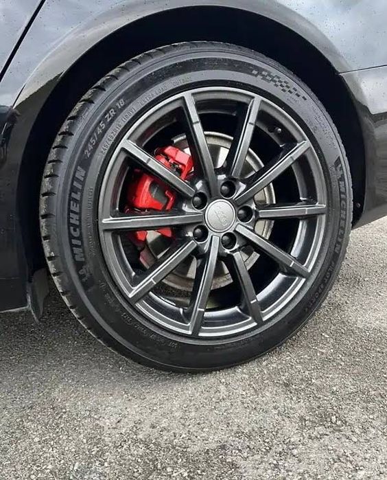 Машина Audi A4 Quattro