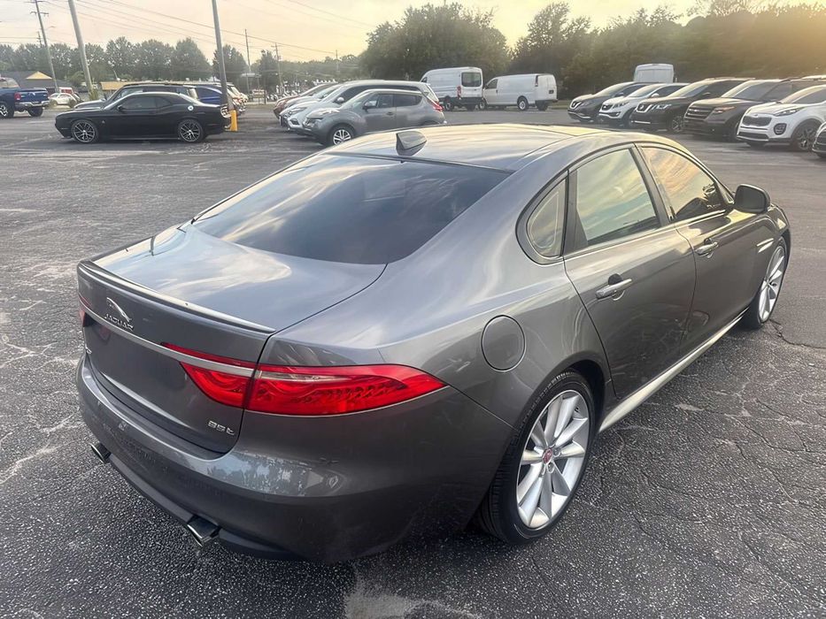 Jaguar XF      2016