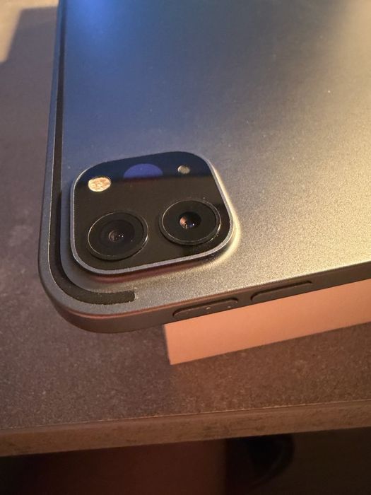 Apple iPad Pro 12.9” 4ª geração com Magic Keyboard