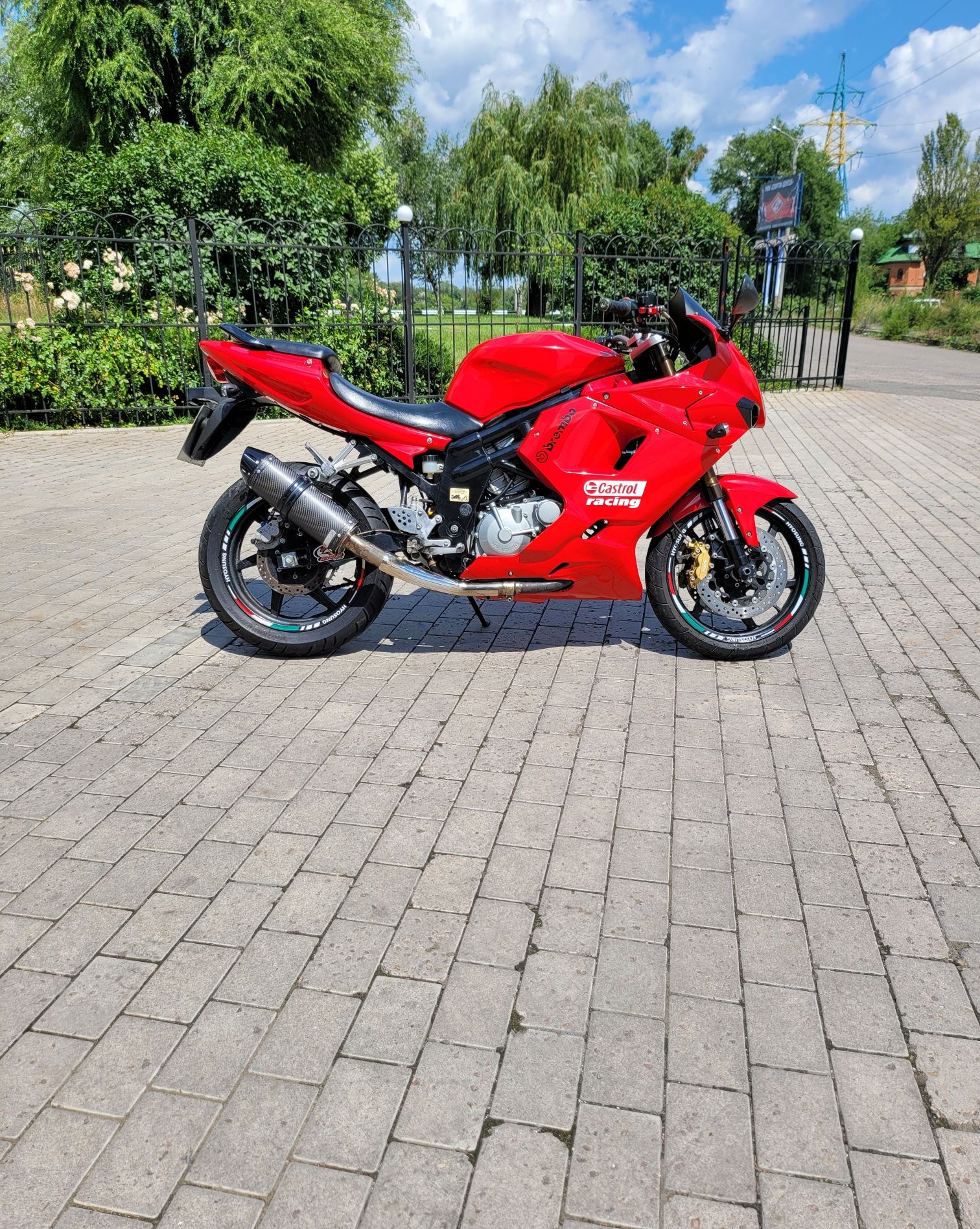 Hyosung gt650r sport